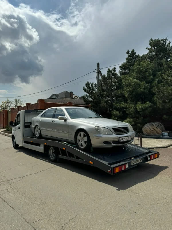 Эвакуация Mercedes из сугроба